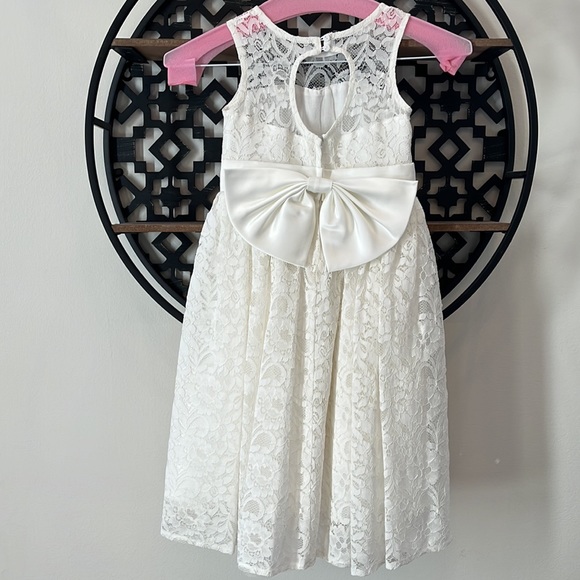 🌟Gorgeous Light Cream Flower Girl Dress (4T) - Picture 3 of 9